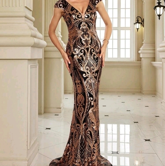 Black, Cap Sleeve, Baroque,  Backless,  Sleeveless, V Neck Sequined Merm… - Picture 4 of 16